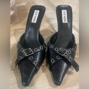 Steve Madden is Women’s Sleek Black pointed Toe kitten heel pump size 10